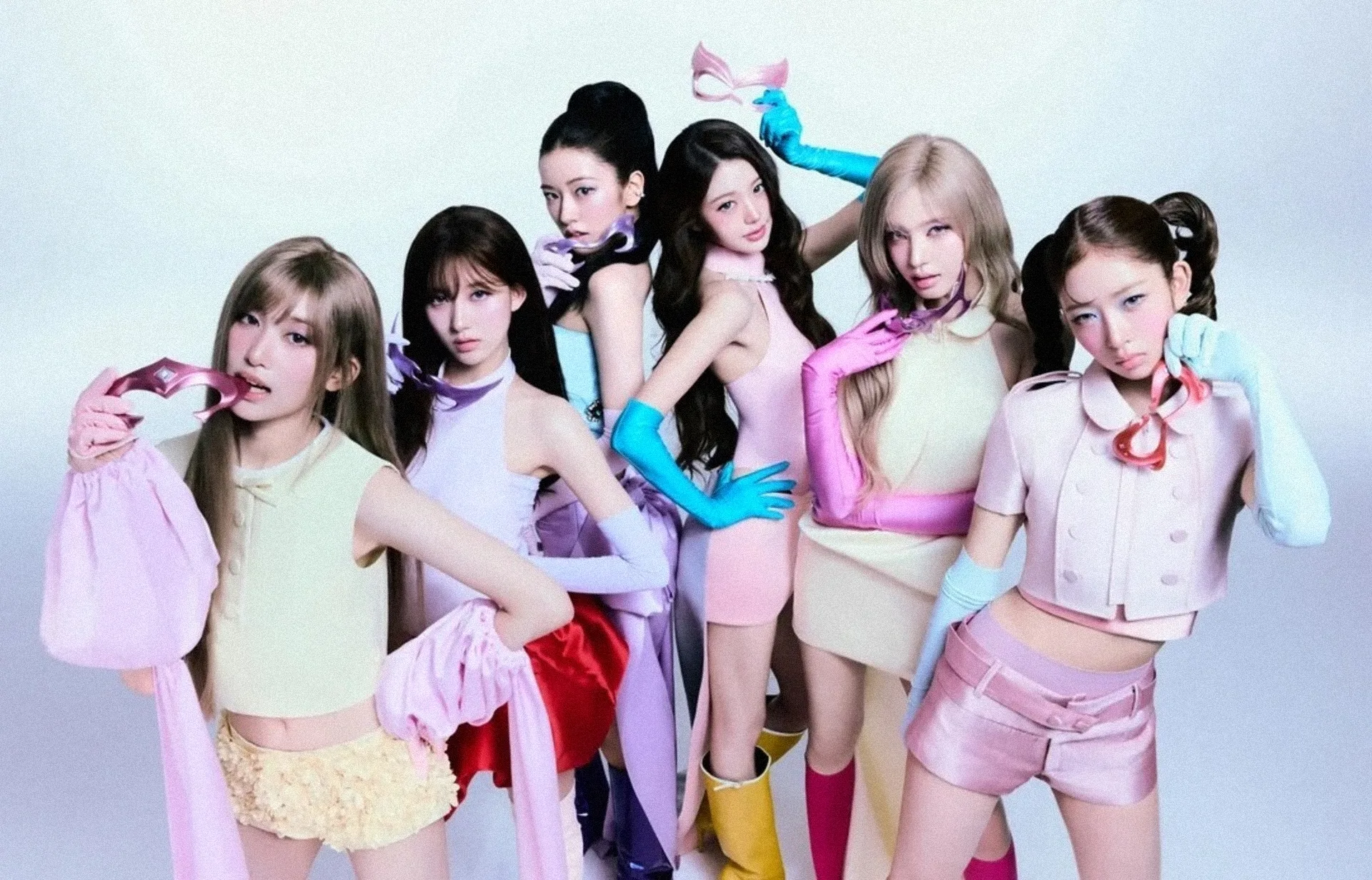IVE lanzó su nuevo mini álbum 'Looks Can Kill', con un concepto de super heroínas